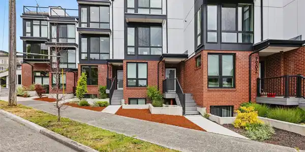 7906 Green Lake N