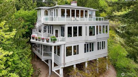 1120 Lake Sammamish SE