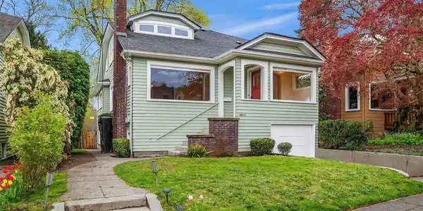 6813 17th NE
