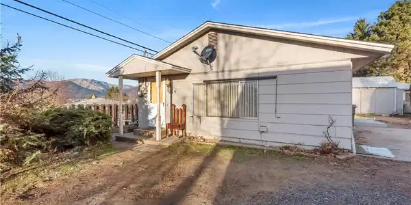 909 Baker
