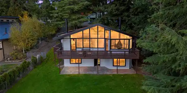 5609 Henslin SE