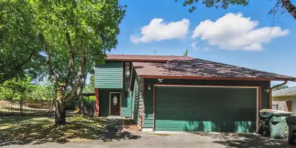 3044 Carpenter Hills SE