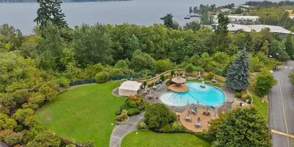 8005 Sand Point NE