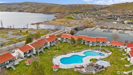 8903 Crescent Bar NW