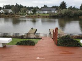 423 Lake View Loop NE