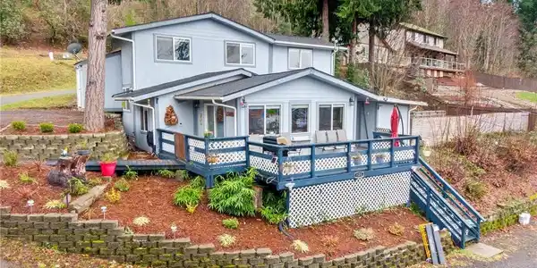 1128 Summit Lake Shore NW