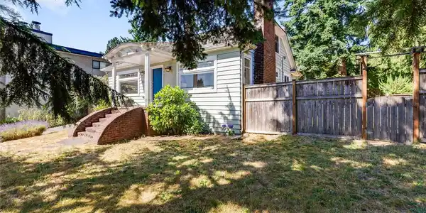 8607 15th Ave NE