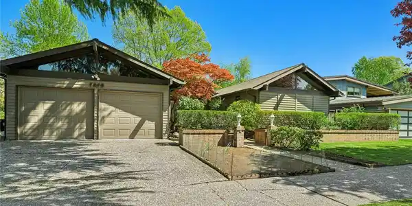 2258 40th E