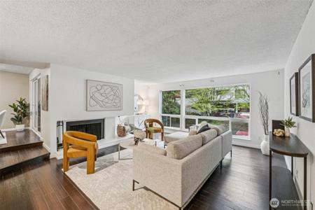 2500 Manor