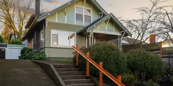 2935 Mayfair N