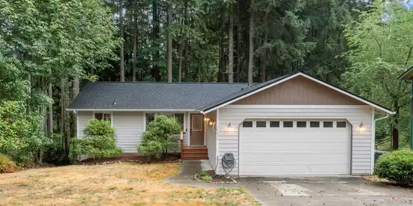 18634 Woodside SE