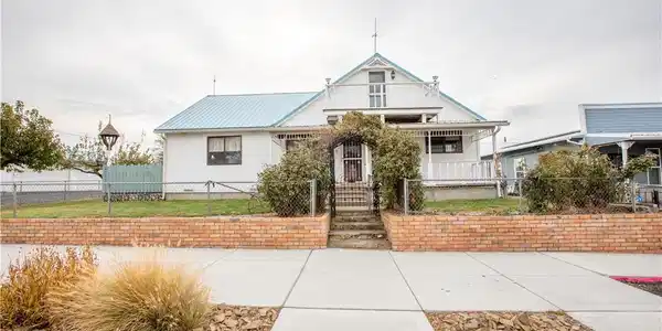 23 Main Avenue E