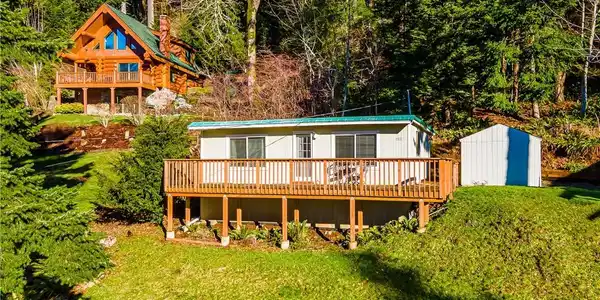 1512 Summit Lake Shore NW
