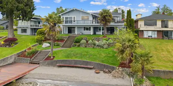 528 Lake Stevens