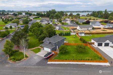 8128 Diamond Point NE