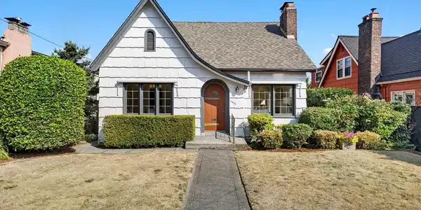 2408 Roanoke