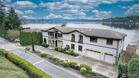 2837 Lake Sammamish NE