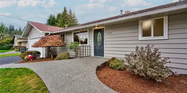 1405 Lake View