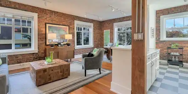 1107 Denny