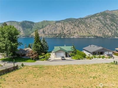 2870 Lakeshore