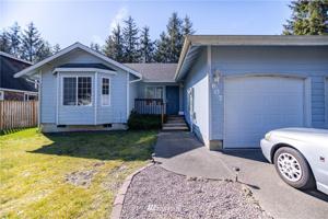 607 Woodland Loop NE