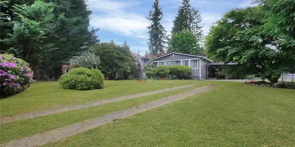 7225 193rd E