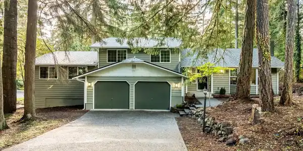 2214 Lakemoor