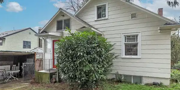 2209 Roanoke