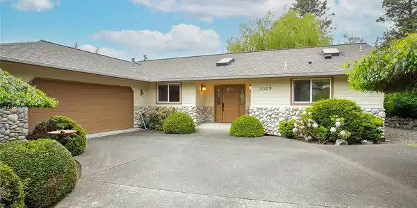 3009 Hayward