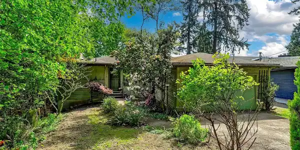 7070 94th SE