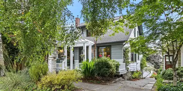 6854 18th NE