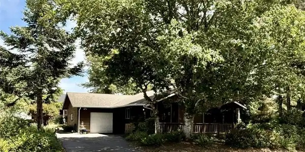 504 Duck Lake SE