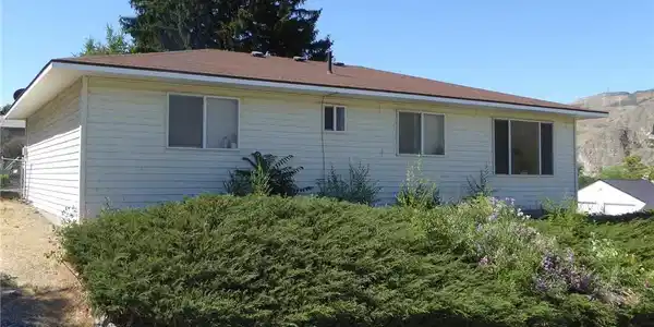 811 Cedar