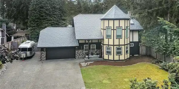 3033 Carpenter SE