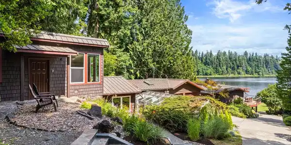 18232 Spring Lake SE