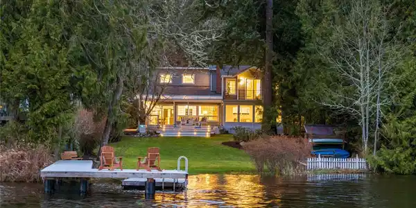 1626 Beaver Lake SE