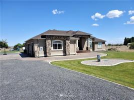 6737 Road D.8 NE