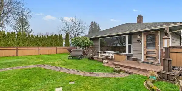 6411 Elliott SE
