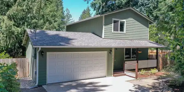 21820 Crest SE