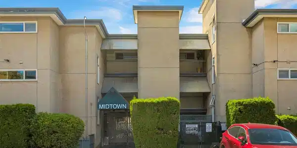 732 11th E