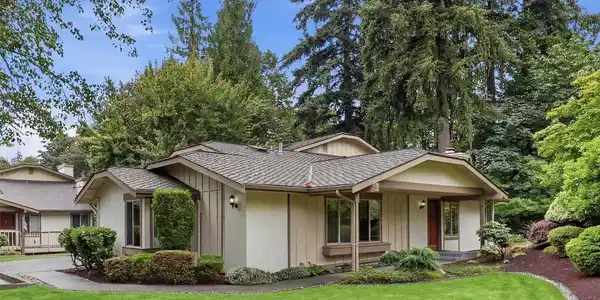 16008 Village Green