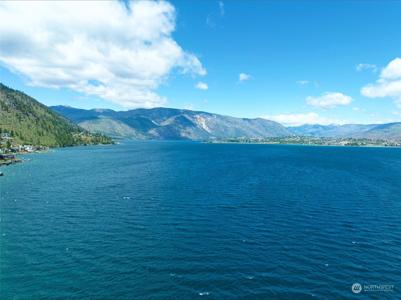 2700 Lakeshore