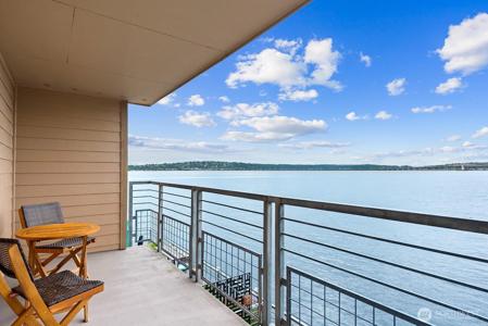 334 Lakeside S