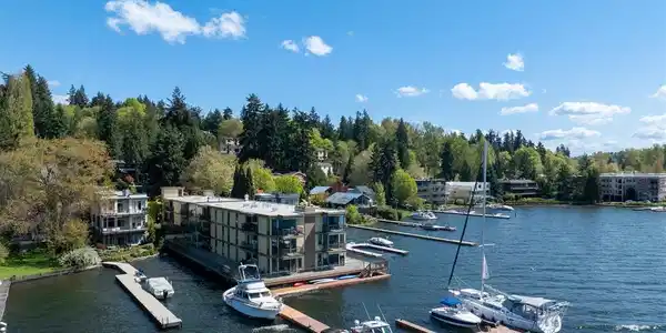 4561 Lake Washington NE