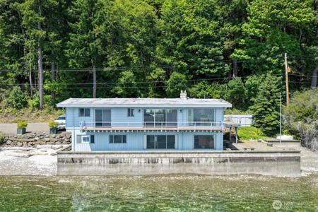 8361 North Shore