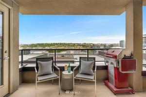 900 Aurora Avenue N
