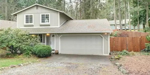 17528 Clear Lake SE