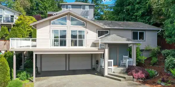 1402 East Lake