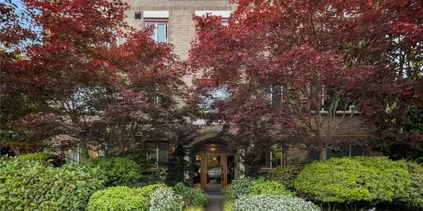 2203 Yale E