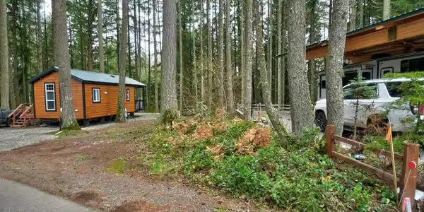 1546 Reservation SE